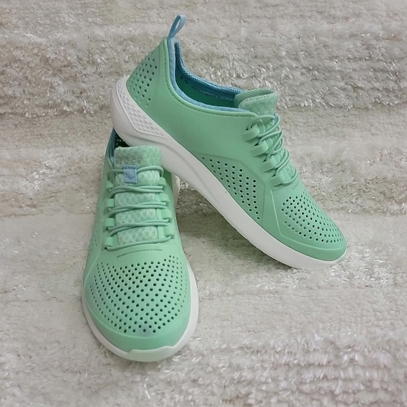 💙Crocs Unisex  Literide Pacer Sneaker size J6 - Picture 3 of 16
